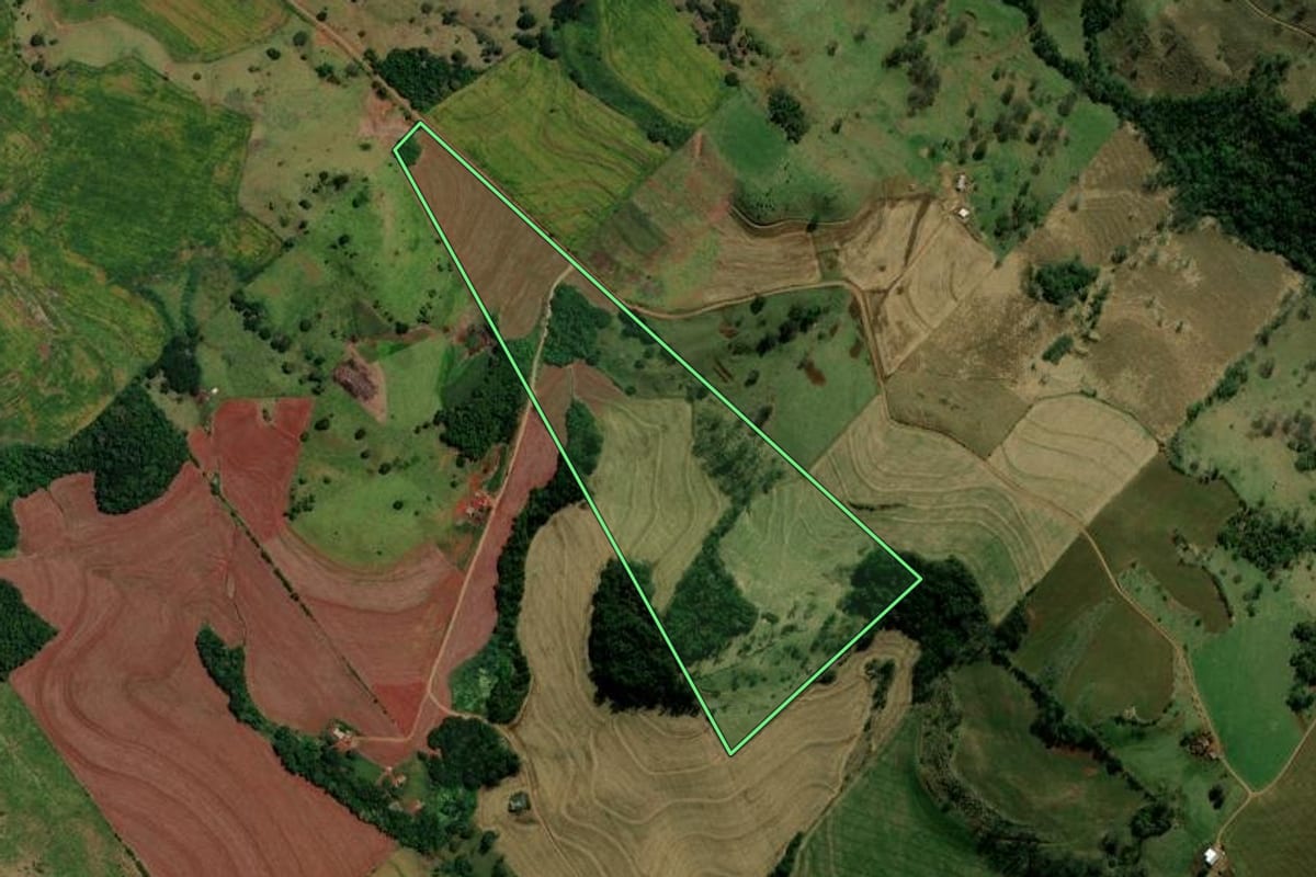 Imagem de satélite do imóvel rural em Nova Cantu (PR), com o contorno declarado no CAR desenhado por cima.
