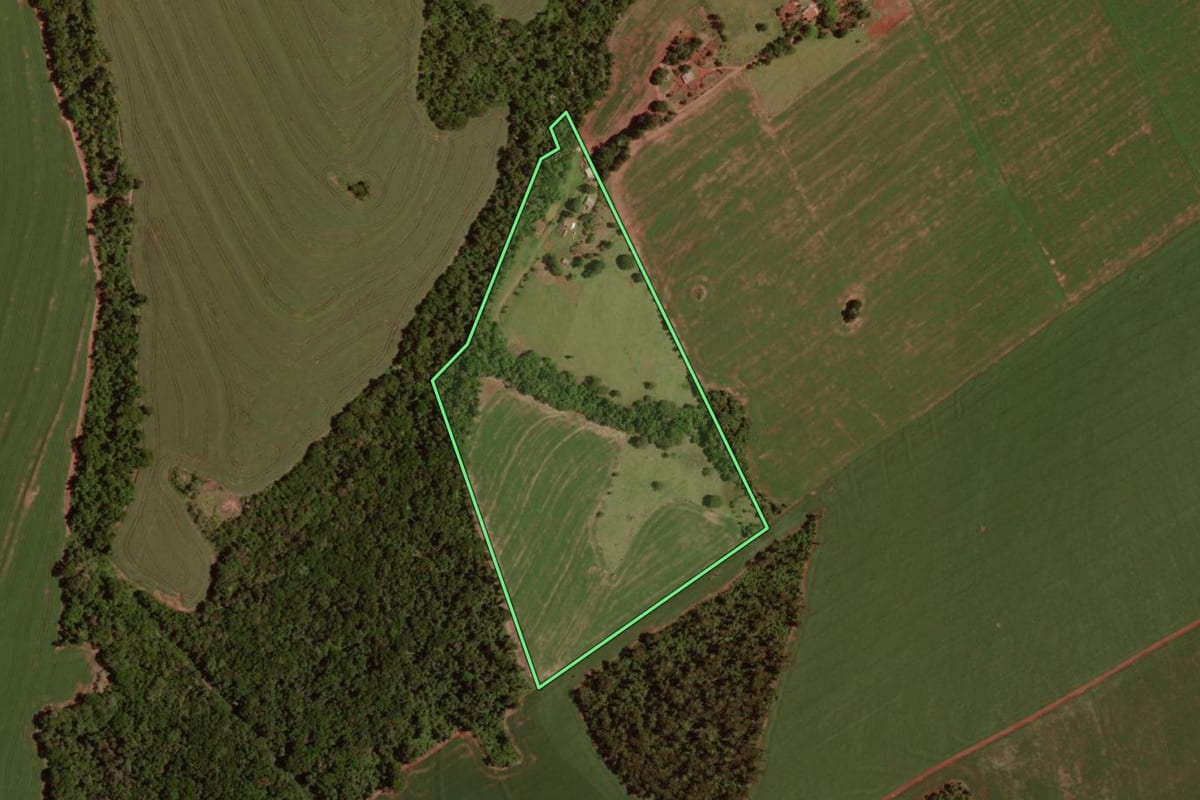 Imagem de satélite do imóvel rural em Nova Cantu (PR), com o contorno declarado no CAR desenhado por cima.