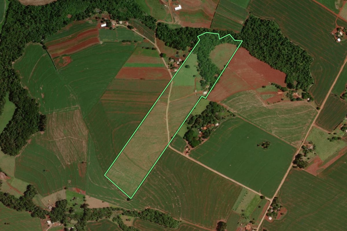 Imagem de satélite do imóvel rural em Nova Cantu (PR), com o contorno declarado no CAR desenhado por cima.