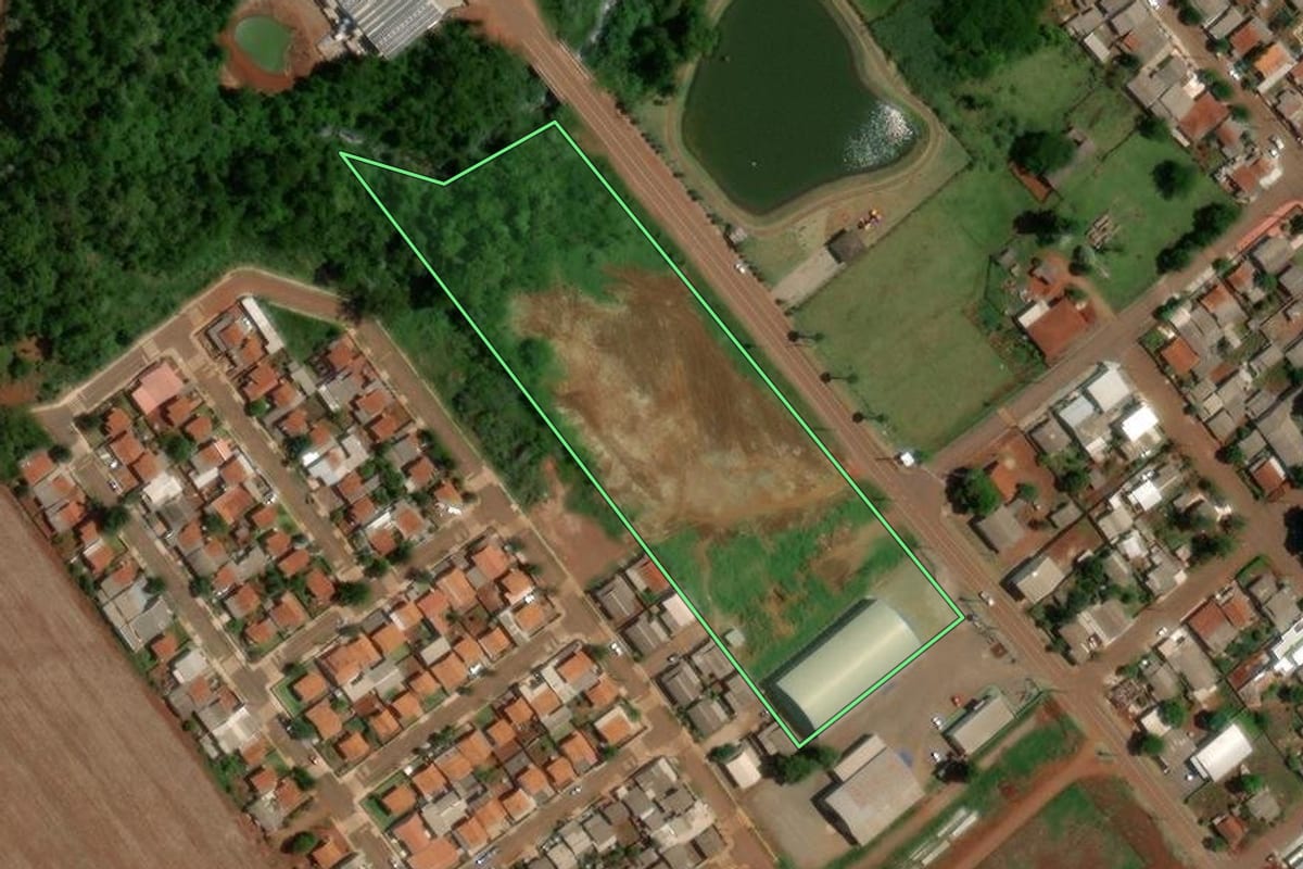 Imagem de satélite do imóvel rural em Nova Cantu (PR), com o contorno declarado no CAR desenhado por cima.