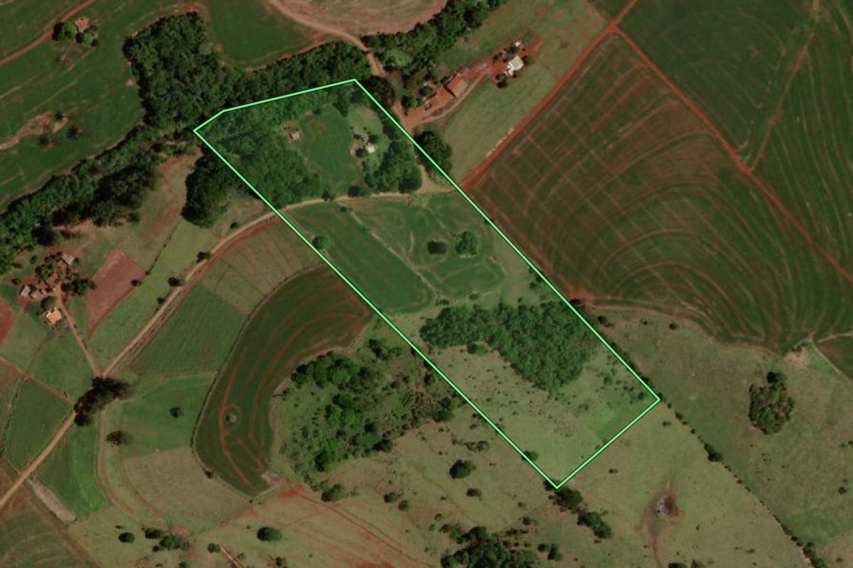 Imagem de satélite do imóvel rural em Nova Cantu (PR), com o contorno declarado no CAR desenhado por cima.
