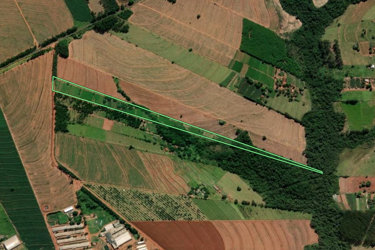 Imagem de satélite do imóvel rural em Nova Esperança (PR), com o contorno declarado no CAR desenhado por cima.
