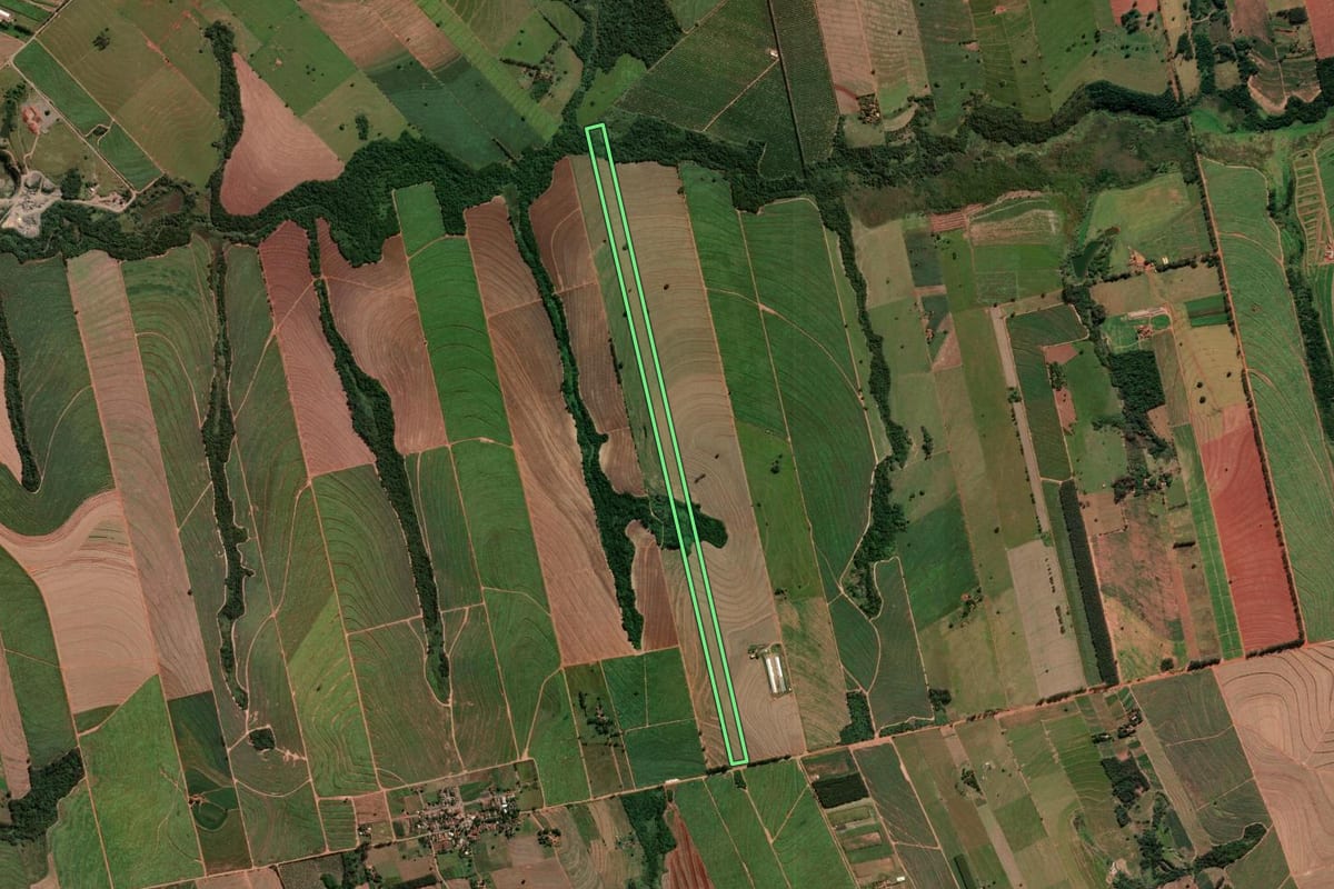 Imagem de satélite do imóvel rural em Nova Esperança (PR), com o contorno declarado no CAR desenhado por cima.