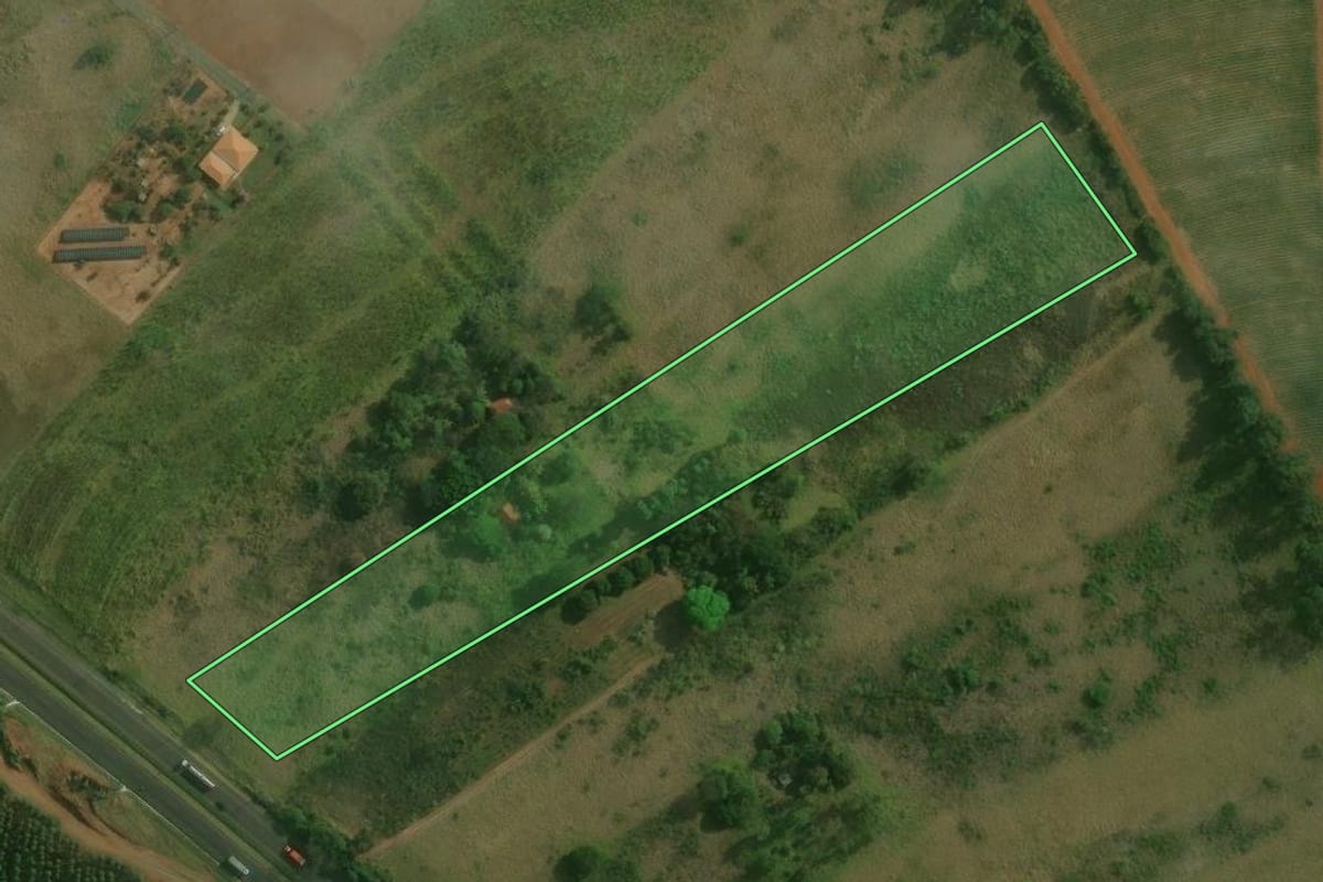 Imagem de satélite do imóvel rural em Nova Esperança (PR), com o contorno declarado no CAR desenhado por cima.