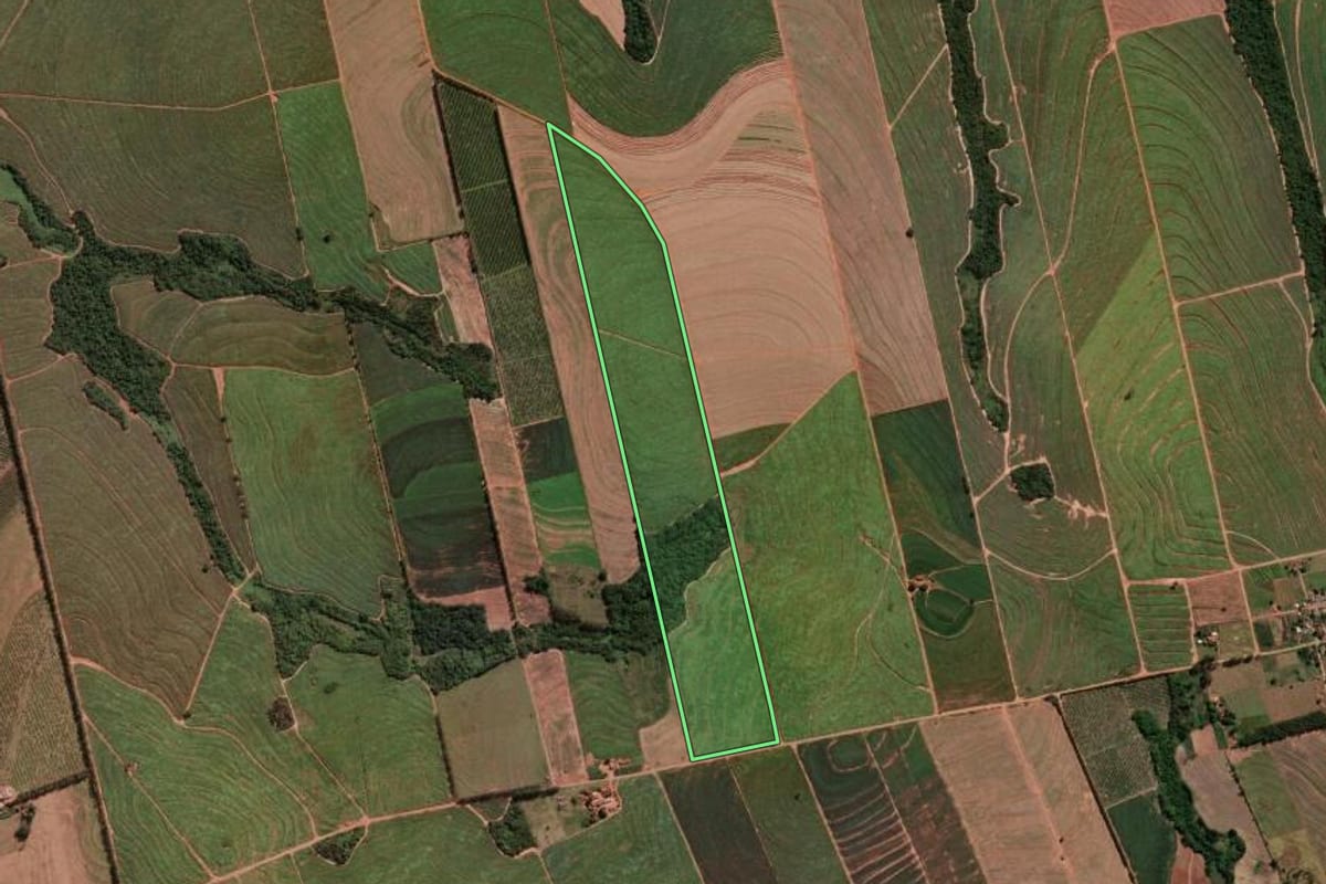 Imagem de satélite do imóvel rural em Nova Esperança (PR), com o contorno declarado no CAR desenhado por cima.