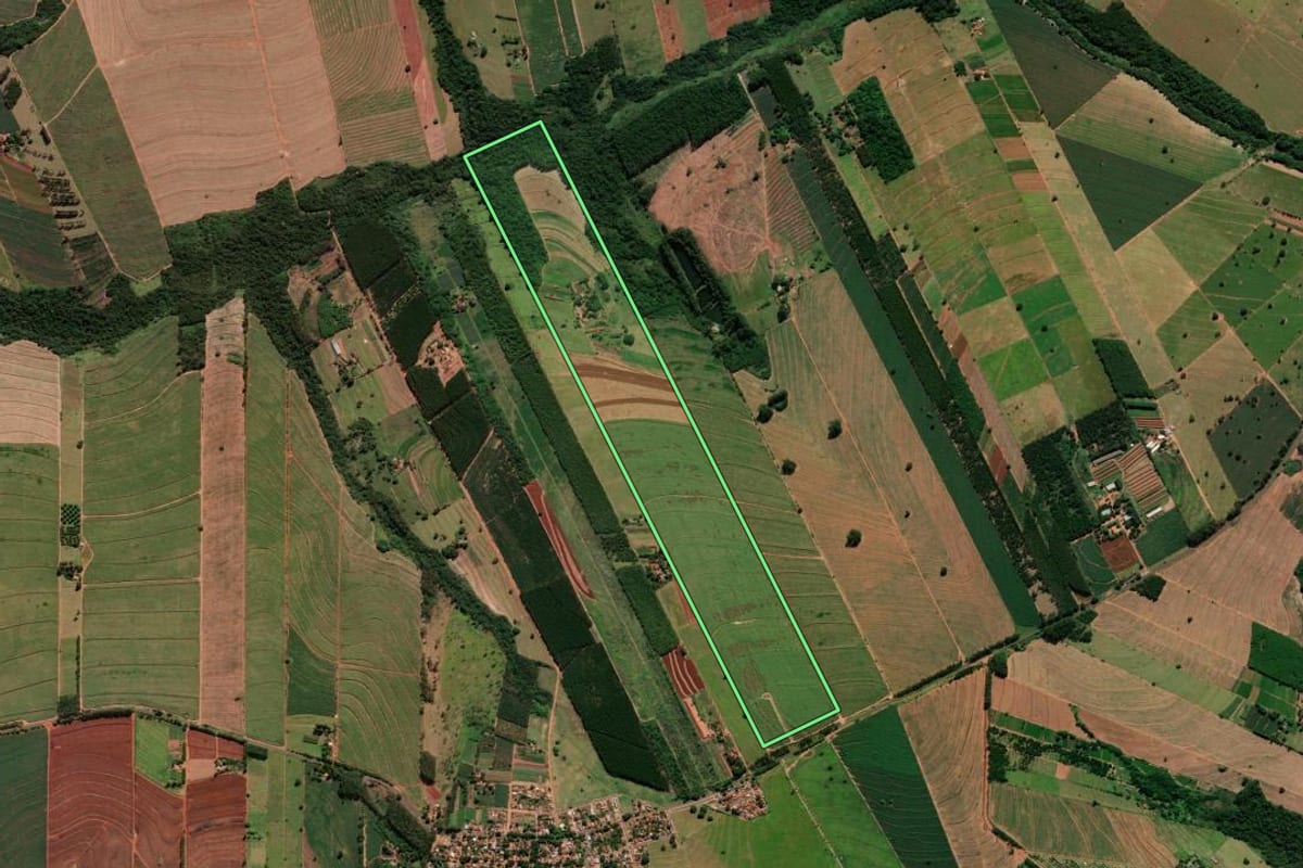 Imagem de satélite do imóvel rural em Nova Esperança (PR), com o contorno declarado no CAR desenhado por cima.