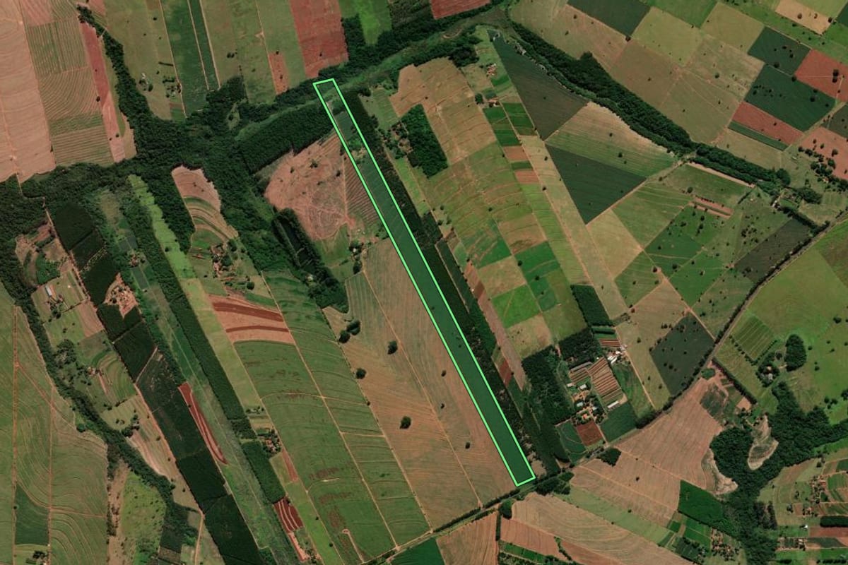 Imagem de satélite do imóvel rural em Nova Esperança (PR), com o contorno declarado no CAR desenhado por cima.
