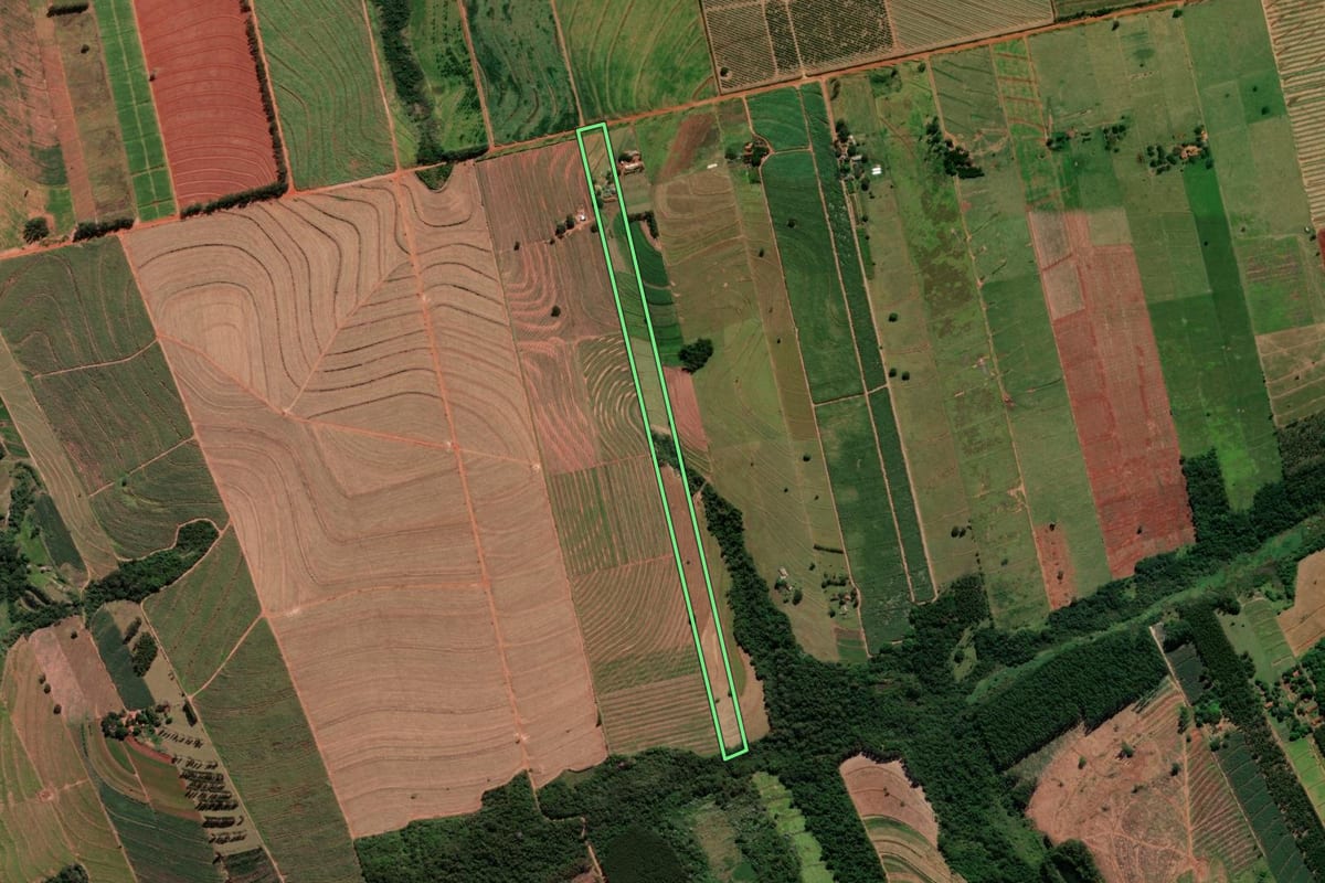 Imagem de satélite do imóvel rural em Nova Esperança (PR), com o contorno declarado no CAR desenhado por cima.