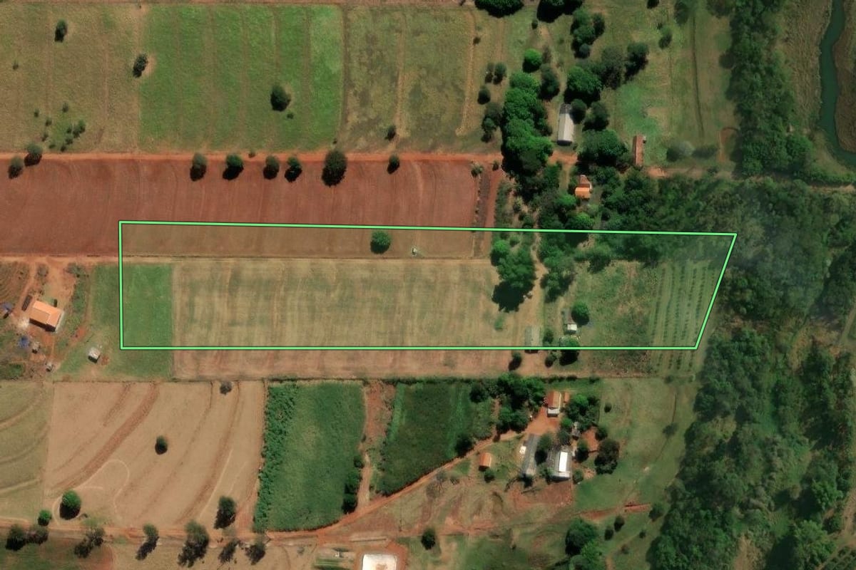 Imagem de satélite do imóvel rural em Nova Esperança (PR), com o contorno declarado no CAR desenhado por cima.