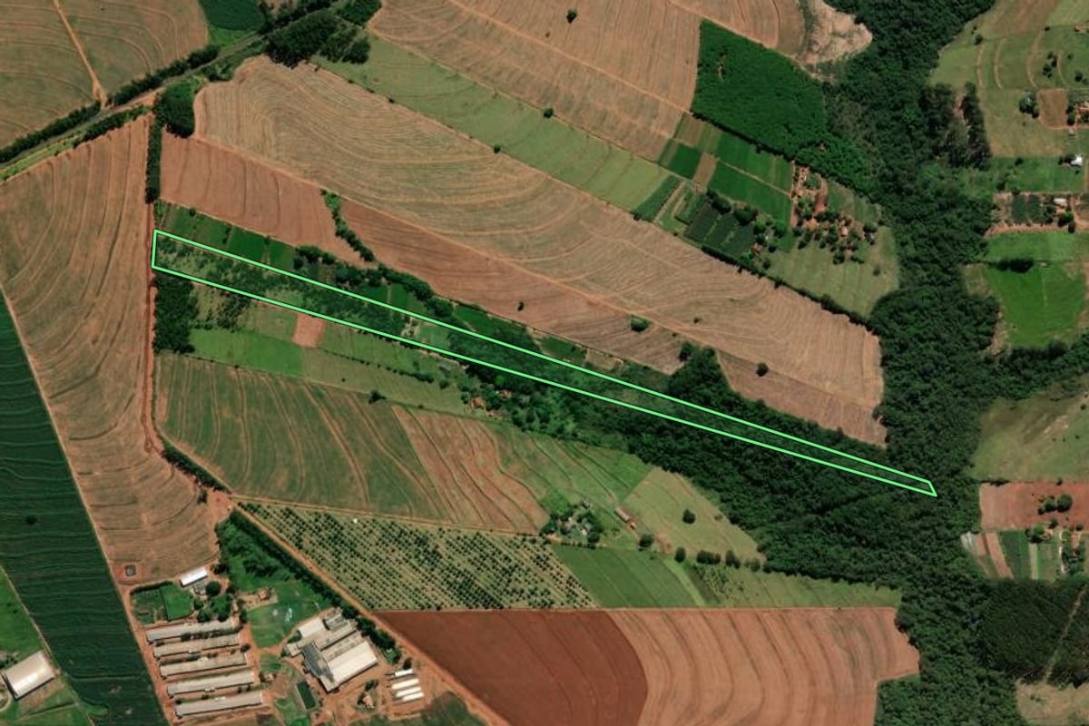 Imagem de satélite do imóvel rural em Nova Esperança (PR), com o contorno declarado no CAR desenhado por cima.
