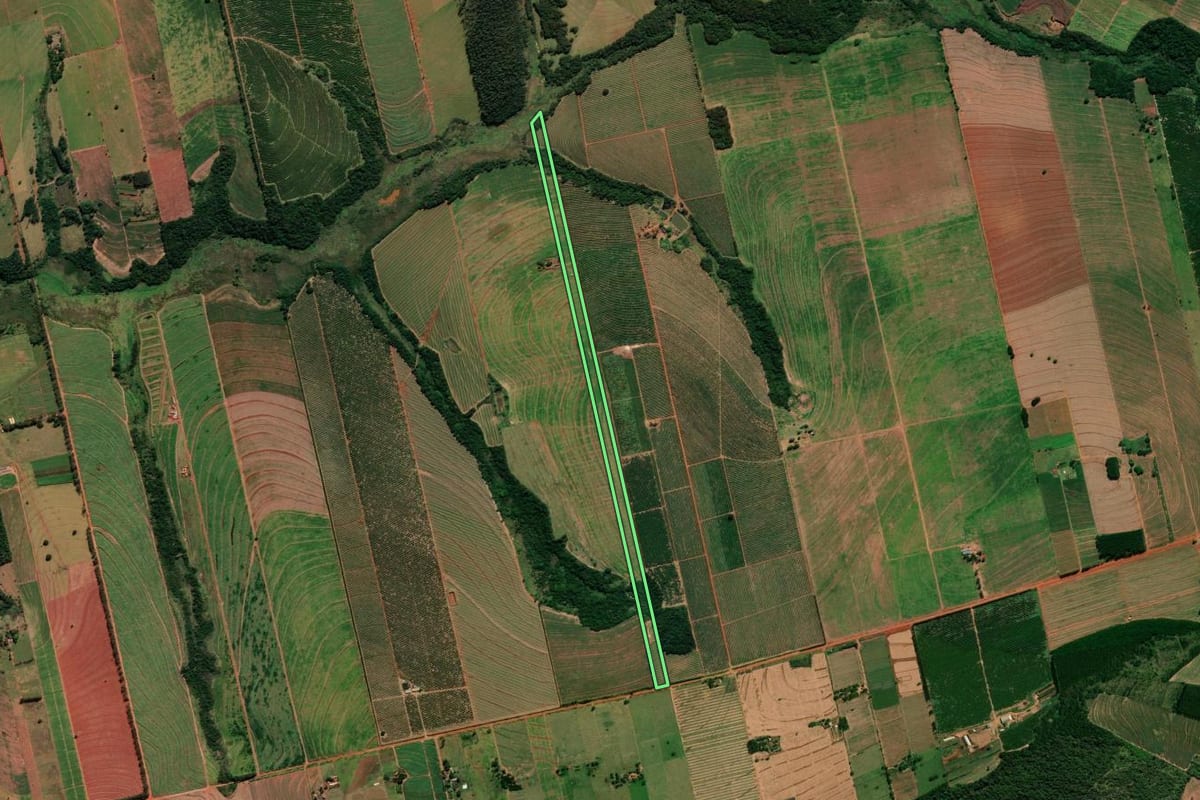 Imagem de satélite do imóvel rural em Nova Esperança (PR), com o contorno declarado no CAR desenhado por cima.