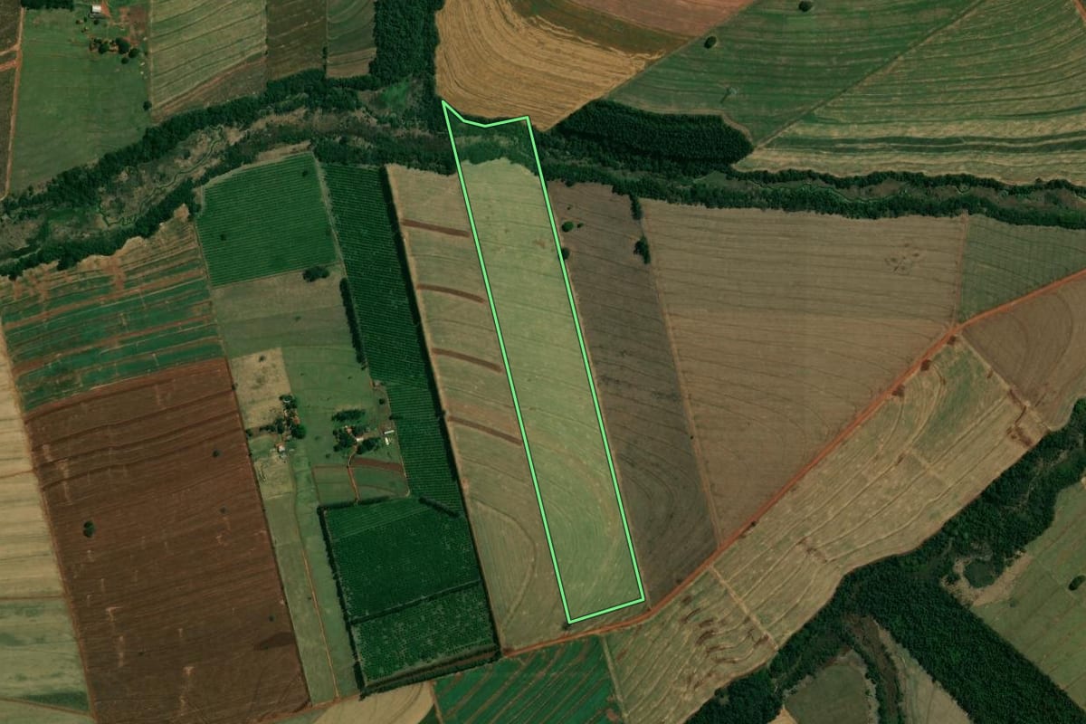 Imagem de satélite do imóvel rural em Nova Esperança (PR), com o contorno declarado no CAR desenhado por cima.