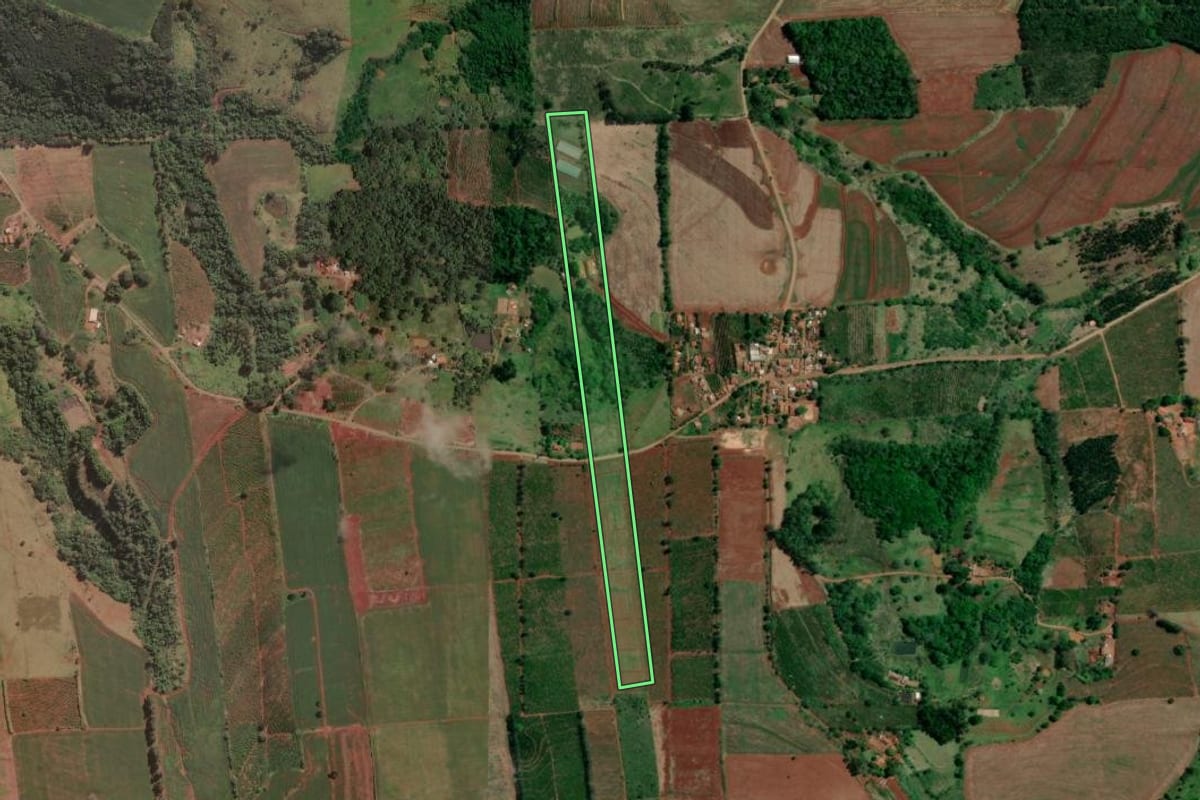 Imagem de satélite do imóvel rural em Nova Fátima (PR), com o contorno declarado no CAR desenhado por cima.