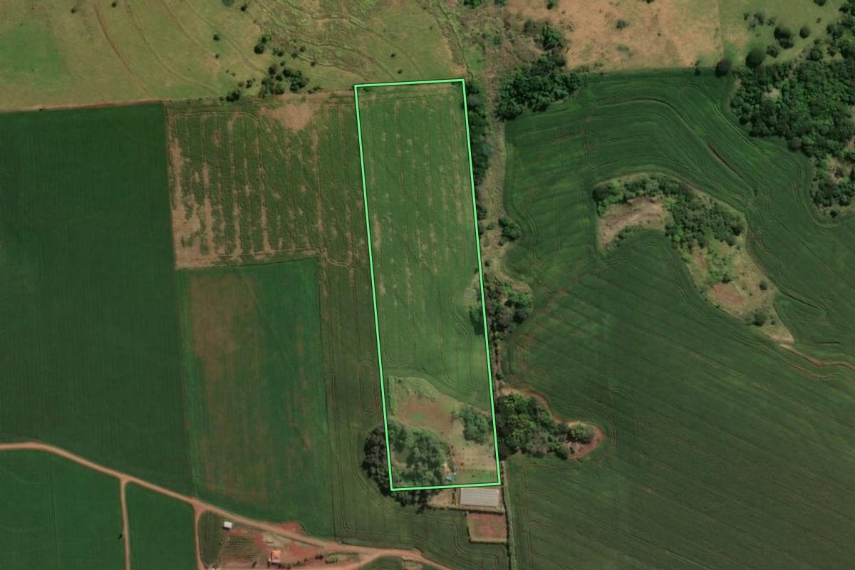 Imagem de satélite do imóvel rural em Nova Fátima (PR), com o contorno declarado no CAR desenhado por cima.