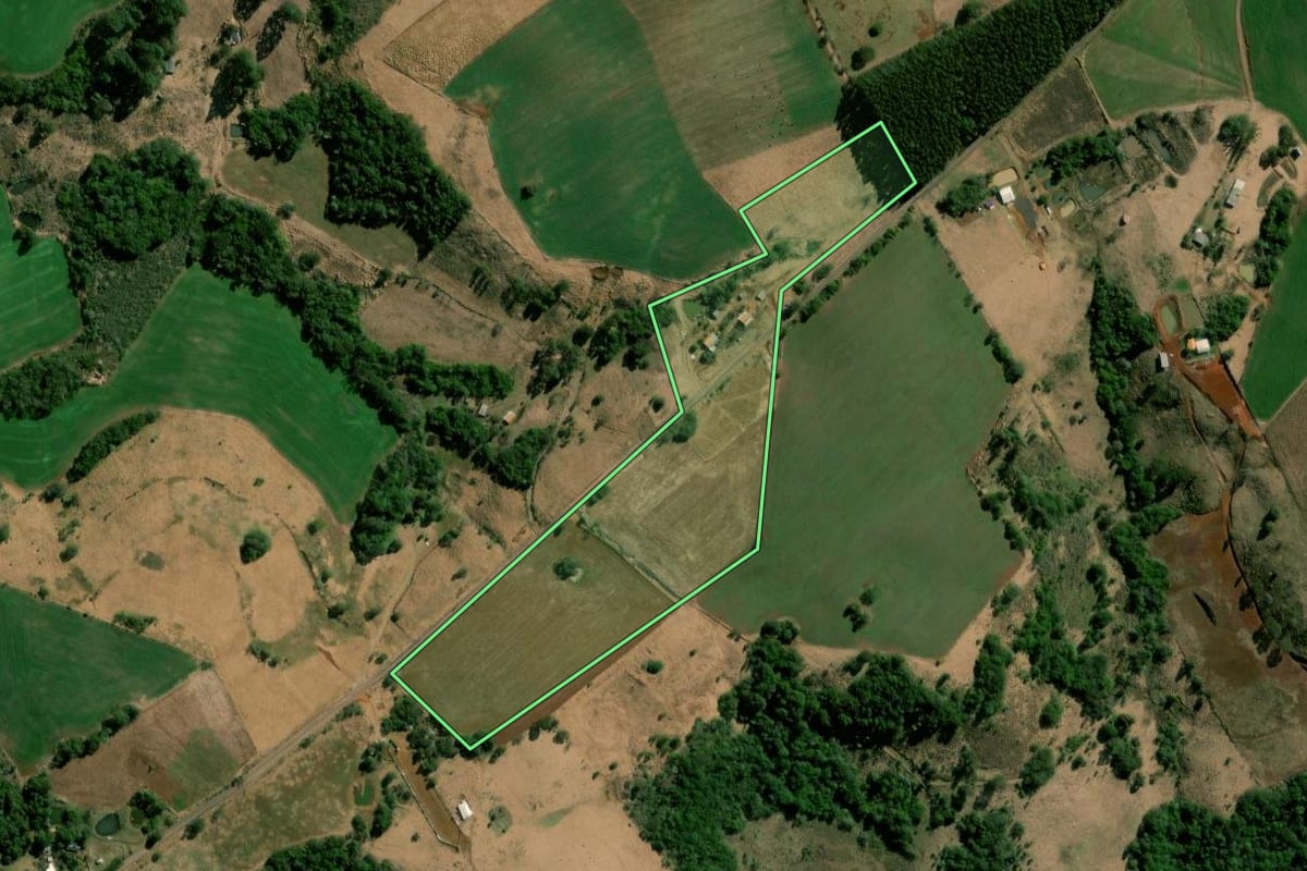 Imagem de satélite do imóvel rural em Nova Laranjeiras (PR), com o contorno declarado no CAR desenhado por cima.