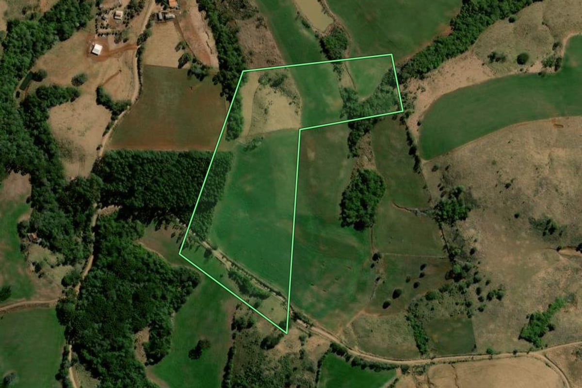 Imagem de satélite do imóvel rural em Nova Laranjeiras (PR), com o contorno declarado no CAR desenhado por cima.