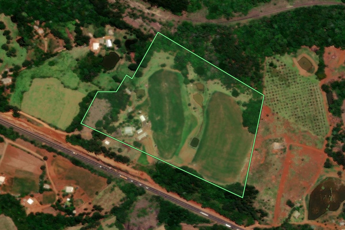 Imagem de satélite do imóvel rural em Nova Laranjeiras (PR), com o contorno declarado no CAR desenhado por cima.