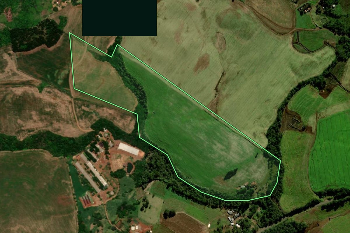 Imagem de satélite do imóvel rural em Nova Laranjeiras (PR), com o contorno declarado no CAR desenhado por cima.