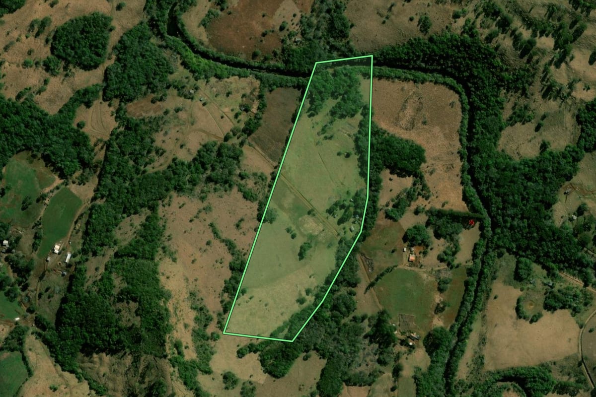 Imagem de satélite do imóvel rural em Nova Laranjeiras (PR), com o contorno declarado no CAR desenhado por cima.