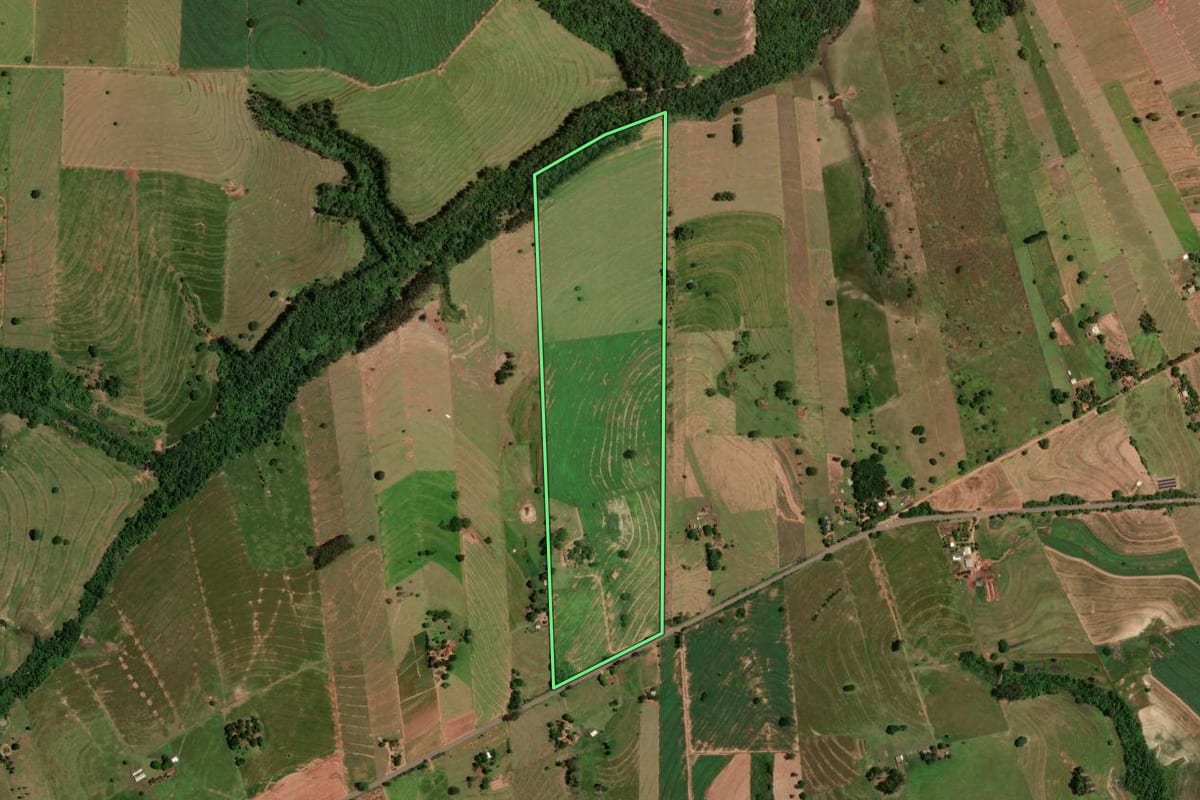 Imagem de satélite do imóvel rural em Nova Olímpia (PR), com o contorno declarado no CAR desenhado por cima.