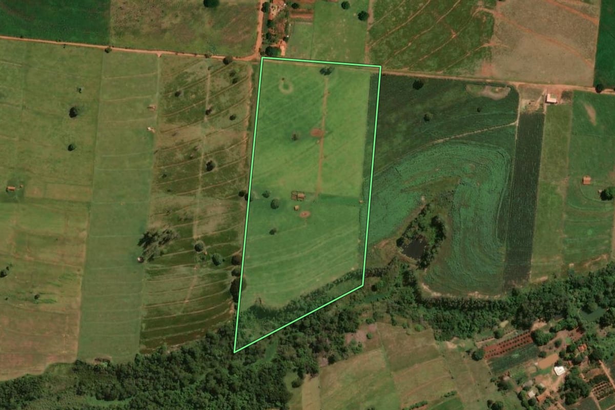 Imagem de satélite do imóvel rural em Nova Olímpia (PR), com o contorno declarado no CAR desenhado por cima.