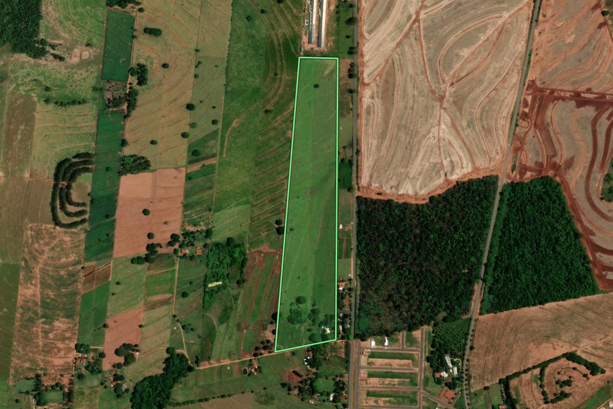 Imagem de satélite do imóvel rural em Nova Olímpia (PR), com o contorno declarado no CAR desenhado por cima.