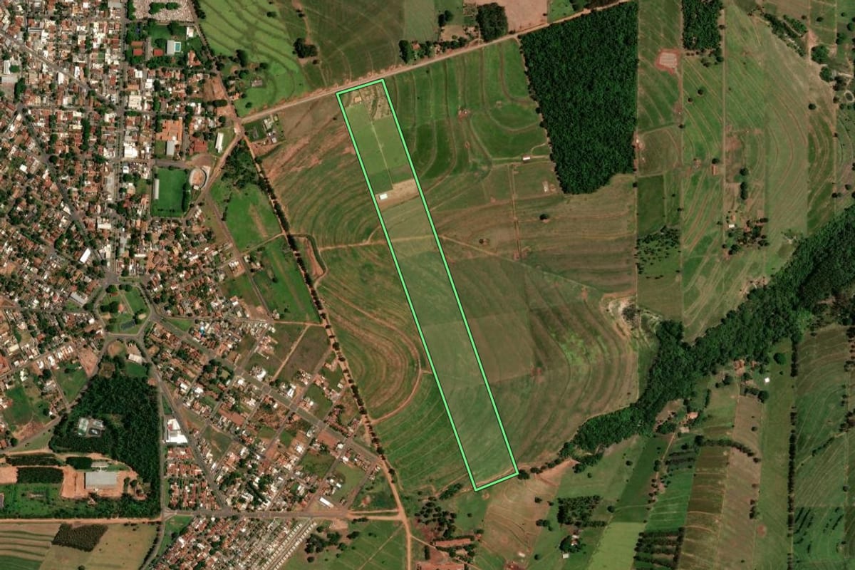 Imagem de satélite do imóvel rural em Nova Olímpia (PR), com o contorno declarado no CAR desenhado por cima.