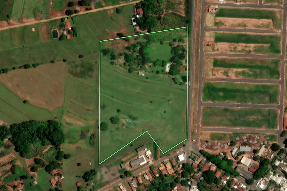 Imagem de satélite do imóvel rural em Nova Olímpia (PR), com o contorno declarado no CAR desenhado por cima.