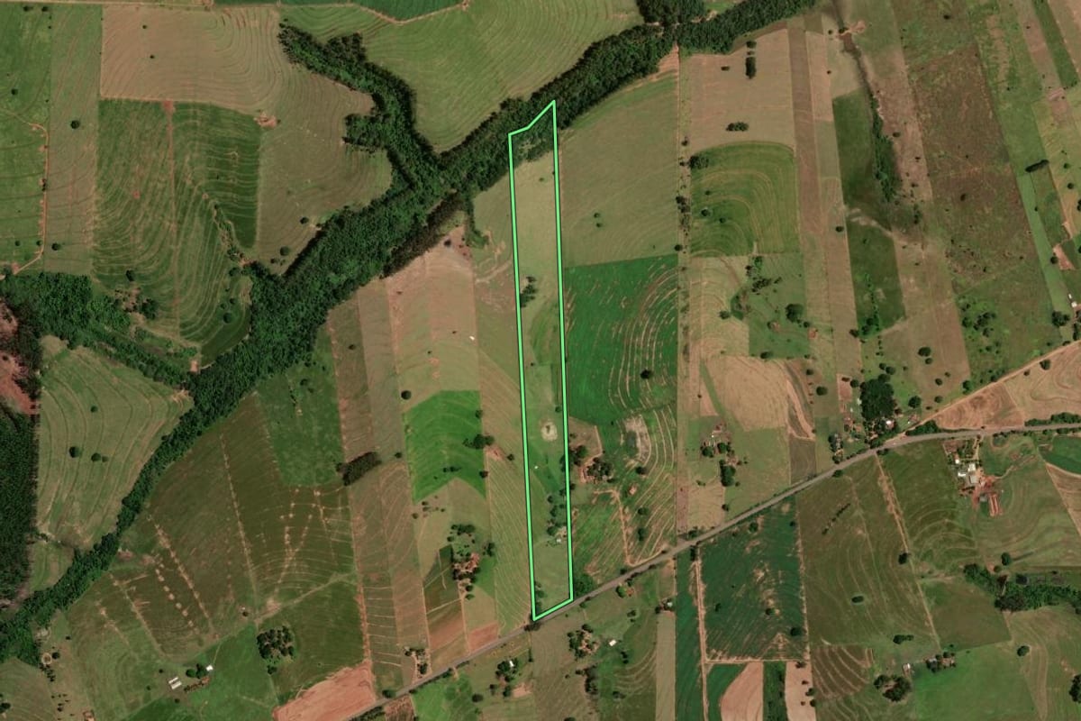 Imagem de satélite do imóvel rural em Nova Olímpia (PR), com o contorno declarado no CAR desenhado por cima.