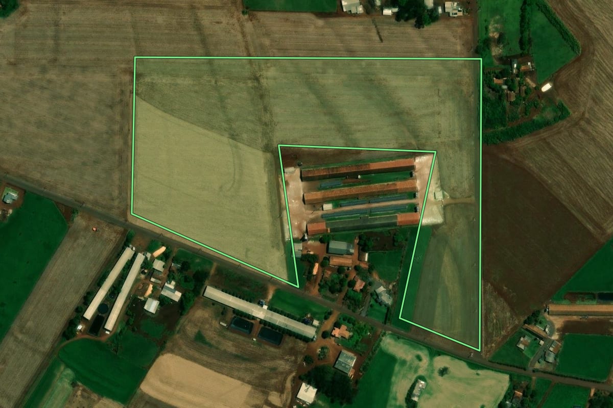 Imagem de satélite do imóvel rural em Nova Santa Rosa (PR), com o contorno declarado no CAR desenhado por cima.