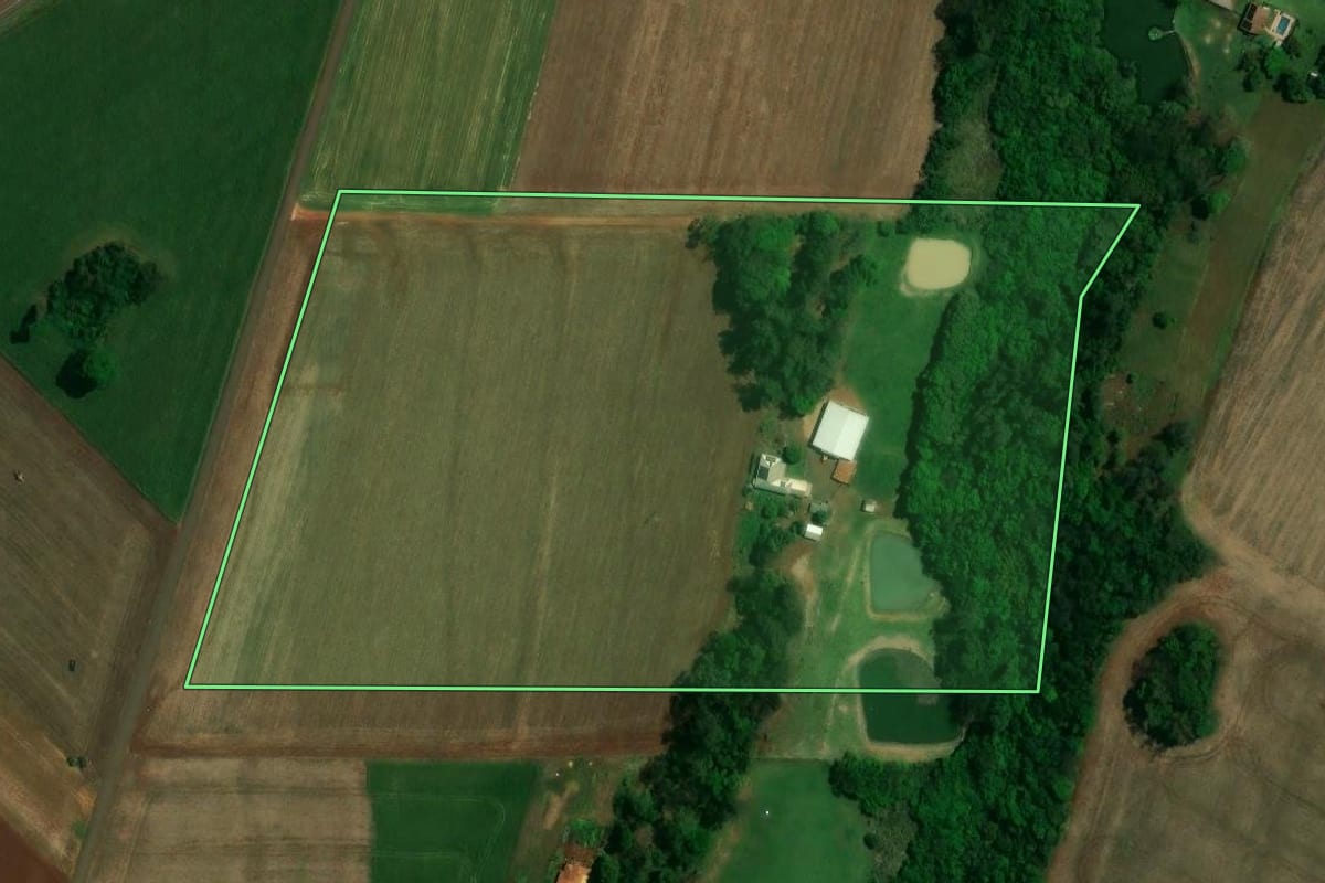 Imagem de satélite do imóvel rural em Nova Santa Rosa (PR), com o contorno declarado no CAR desenhado por cima.
