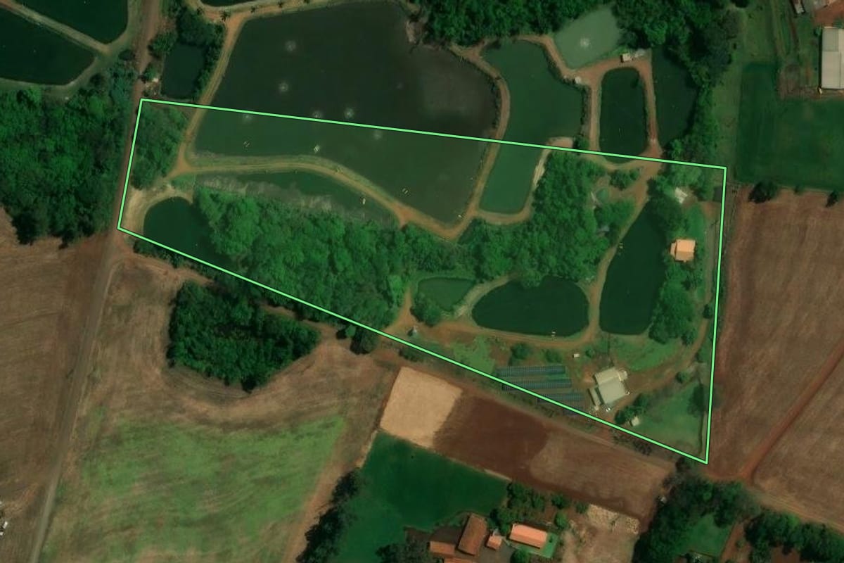 Imagem de satélite do imóvel rural em Nova Santa Rosa (PR), com o contorno declarado no CAR desenhado por cima.