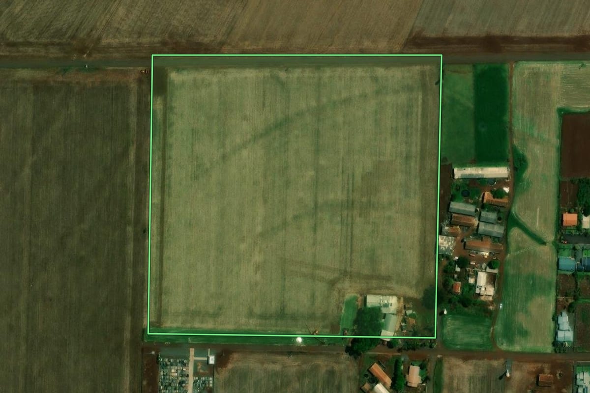 Imagem de satélite do imóvel rural em Nova Santa Rosa (PR), com o contorno declarado no CAR desenhado por cima.