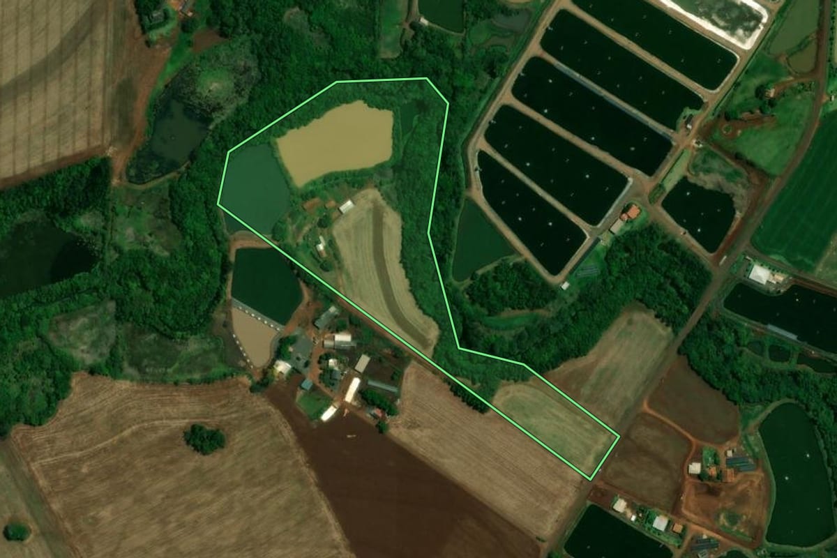 Imagem de satélite do imóvel rural em Nova Santa Rosa (PR), com o contorno declarado no CAR desenhado por cima.