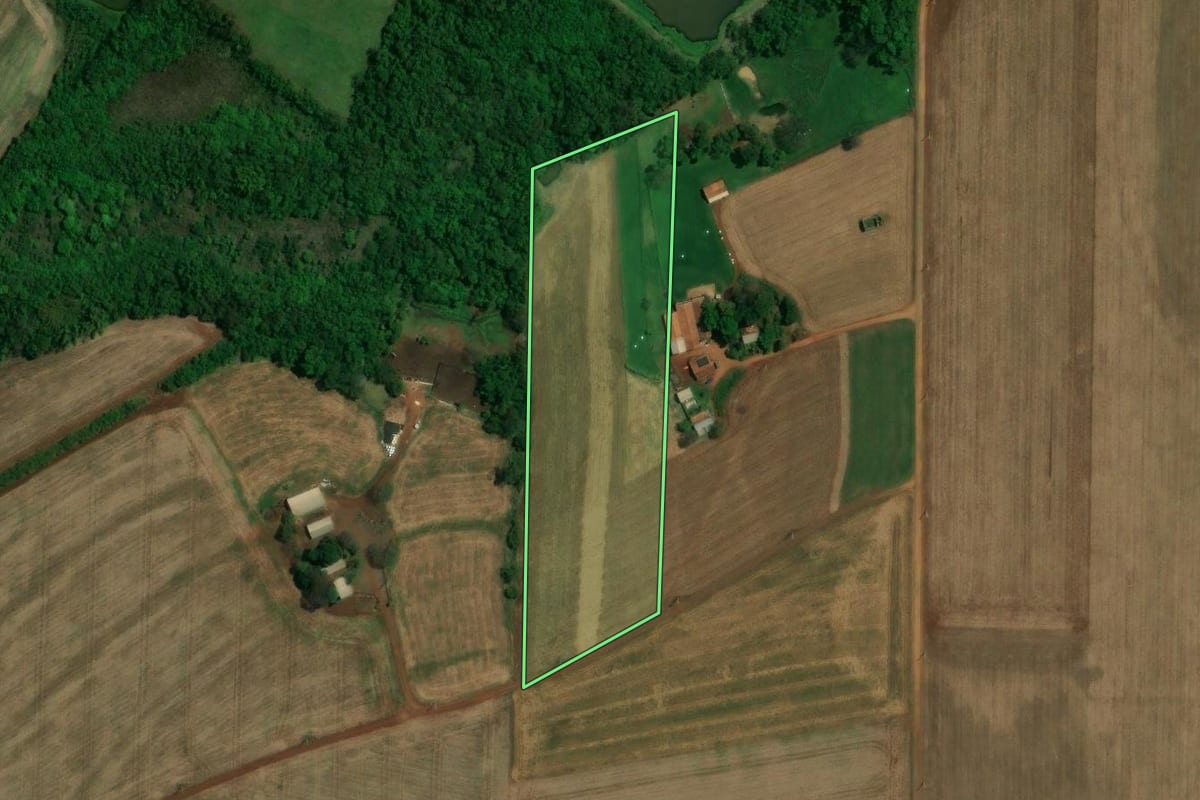 Imagem de satélite do imóvel rural em Nova Santa Rosa (PR), com o contorno declarado no CAR desenhado por cima.