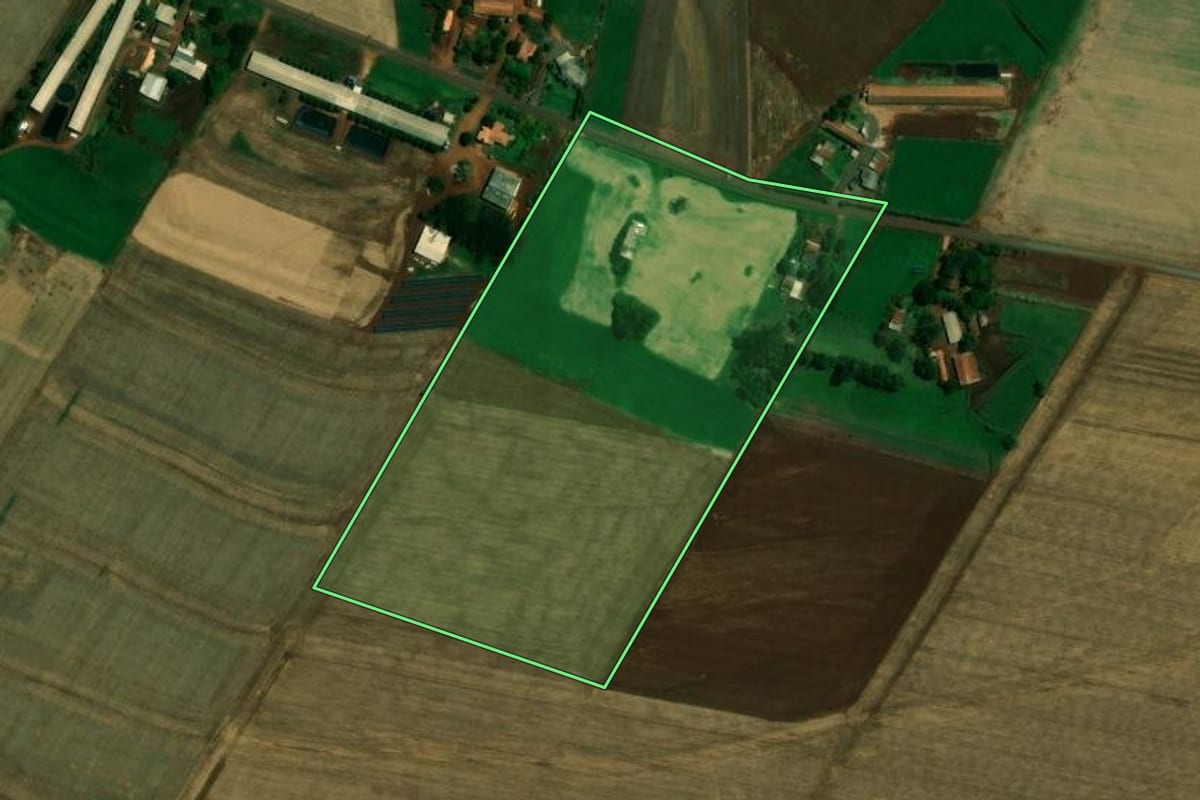 Imagem de satélite do imóvel rural em Nova Santa Rosa (PR), com o contorno declarado no CAR desenhado por cima.