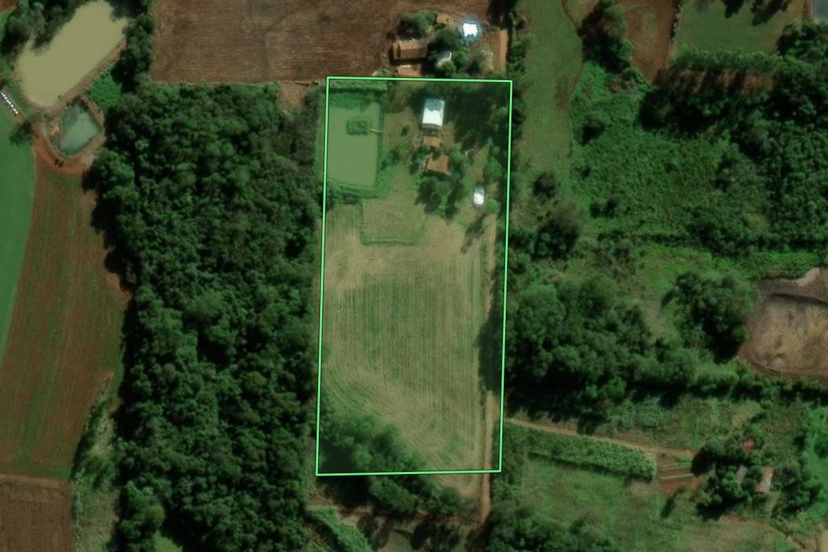 Imagem de satélite do imóvel rural em Nova Santa Rosa (PR), com o contorno declarado no CAR desenhado por cima.