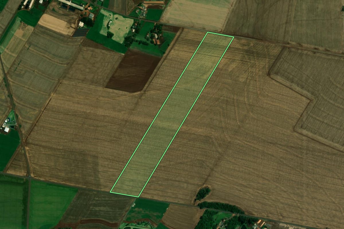 Imagem de satélite do imóvel rural em Nova Santa Rosa (PR), com o contorno declarado no CAR desenhado por cima.