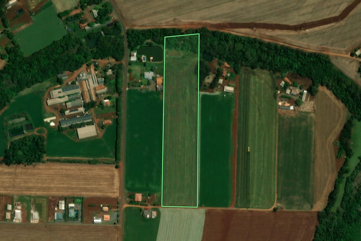 Imagem de satélite do imóvel rural em Nova Santa Rosa (PR), com o contorno declarado no CAR desenhado por cima.