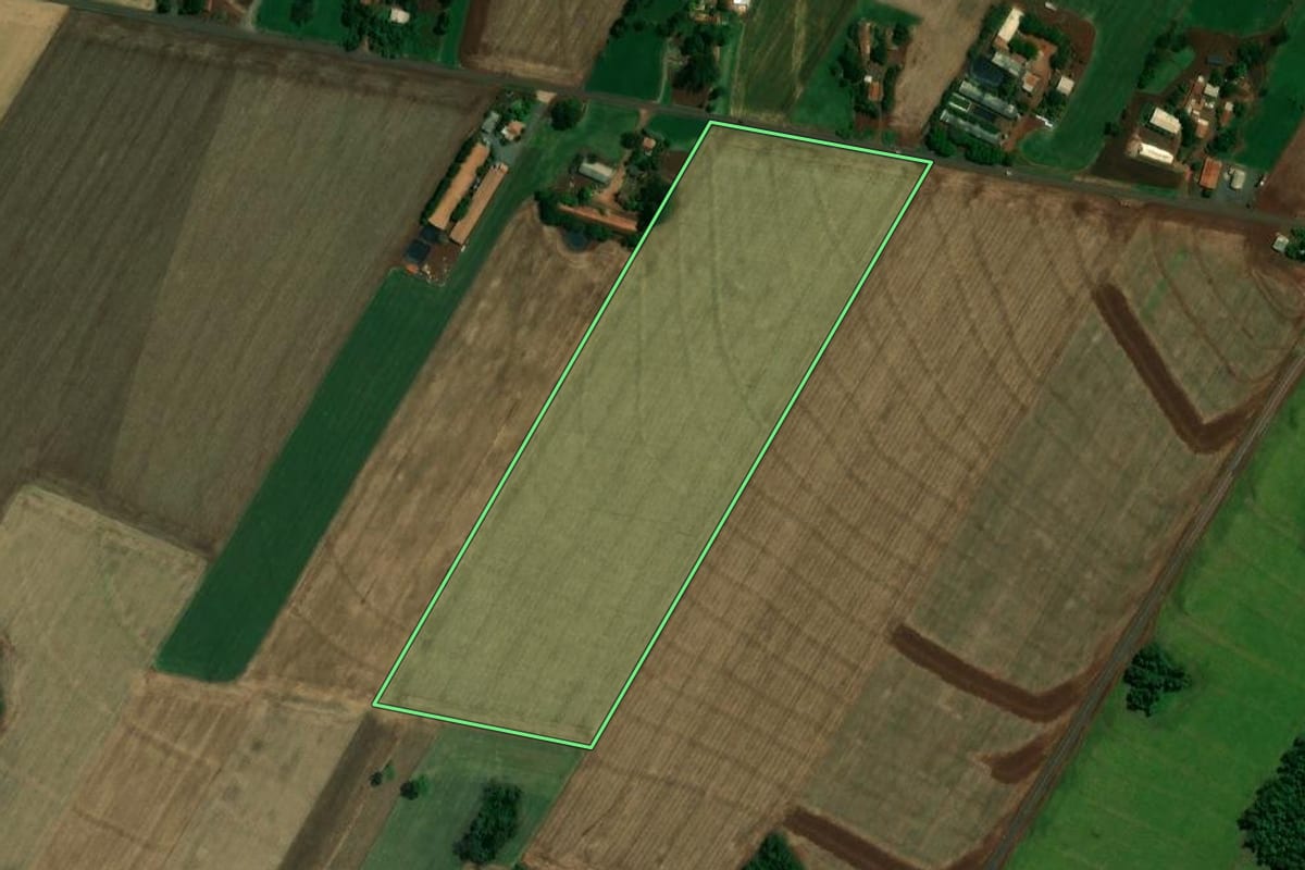 Imagem de satélite do imóvel rural em Nova Santa Rosa (PR), com o contorno declarado no CAR desenhado por cima.