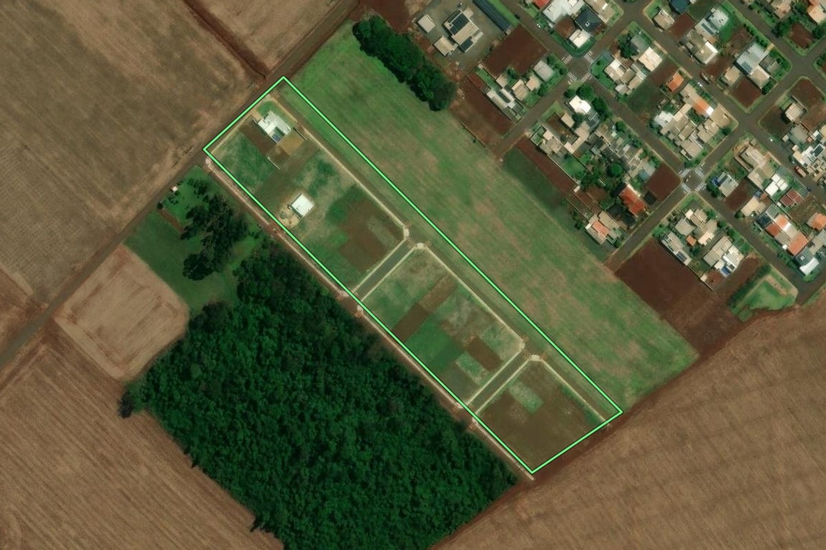 Imagem de satélite do imóvel rural em Nova Santa Rosa (PR), com o contorno declarado no CAR desenhado por cima.