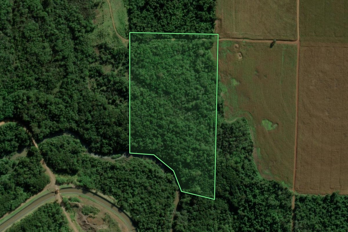 Imagem de satélite do imóvel rural em Nova Santa Rosa (PR), com o contorno declarado no CAR desenhado por cima.