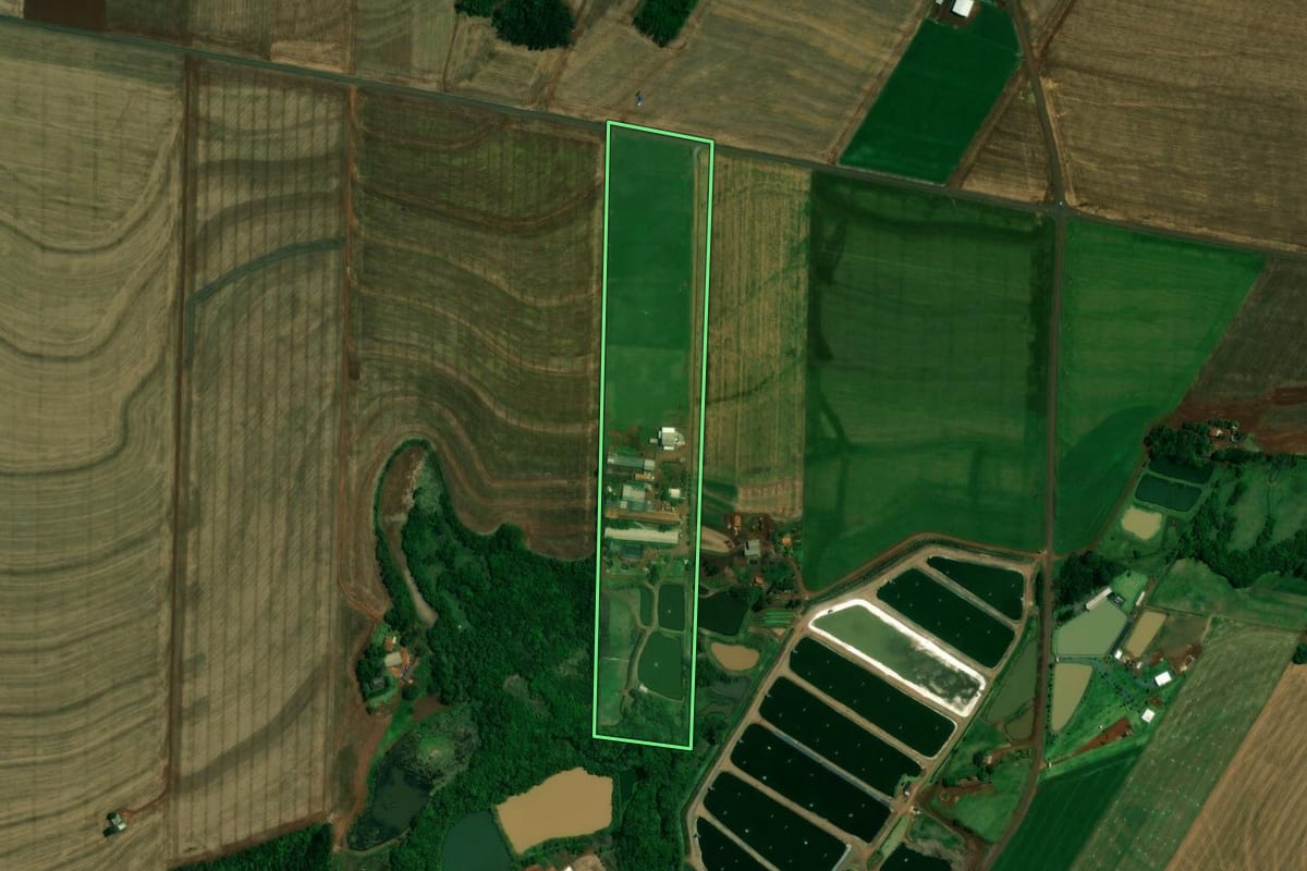 Imagem de satélite do imóvel rural em Nova Santa Rosa (PR), com o contorno declarado no CAR desenhado por cima.