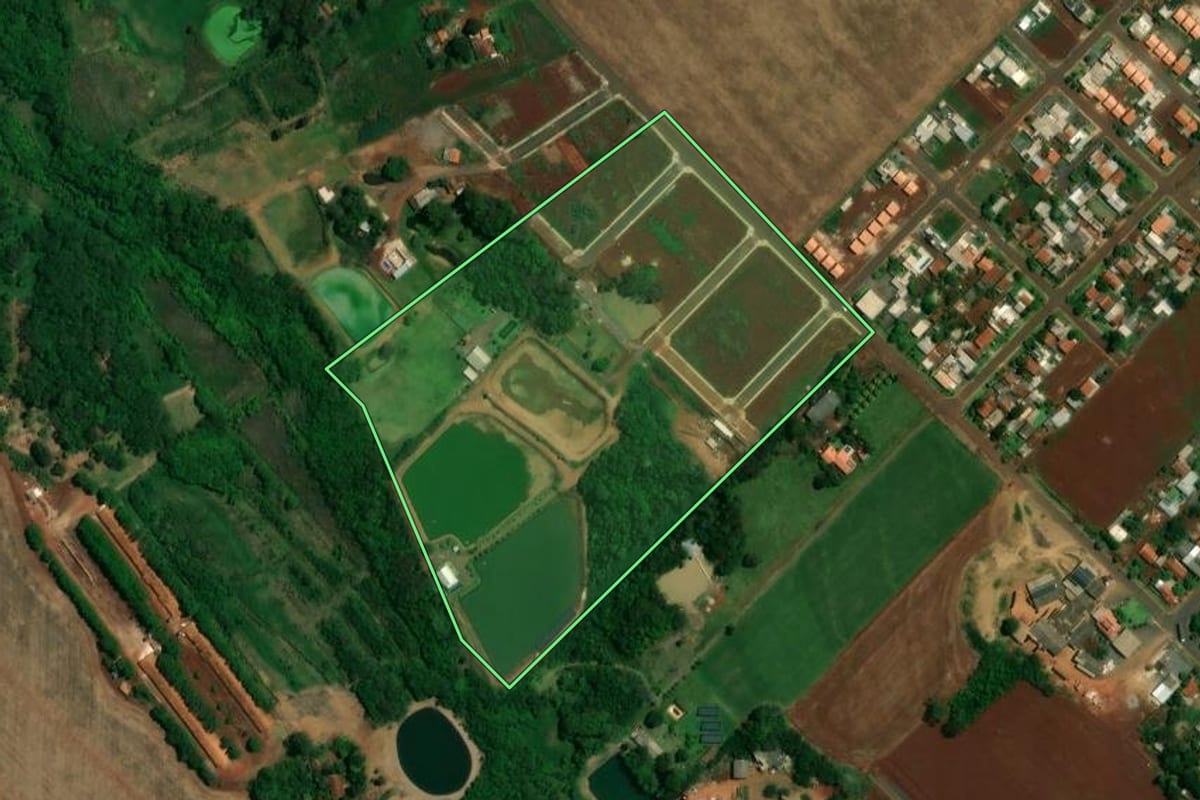 Imagem de satélite do imóvel rural em Nova Santa Rosa (PR), com o contorno declarado no CAR desenhado por cima.