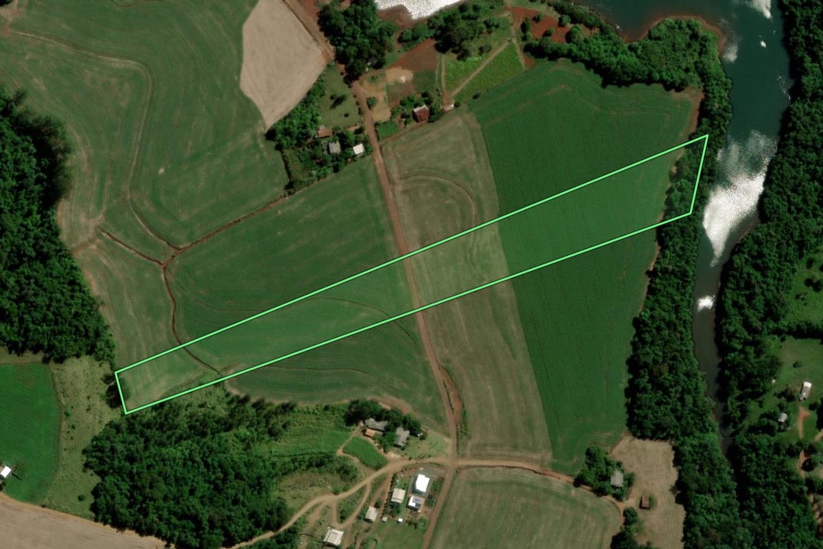 Imagem de satélite do imóvel rural em Nova Prata do Iguaçu (PR), com o contorno declarado no CAR desenhado por cima.