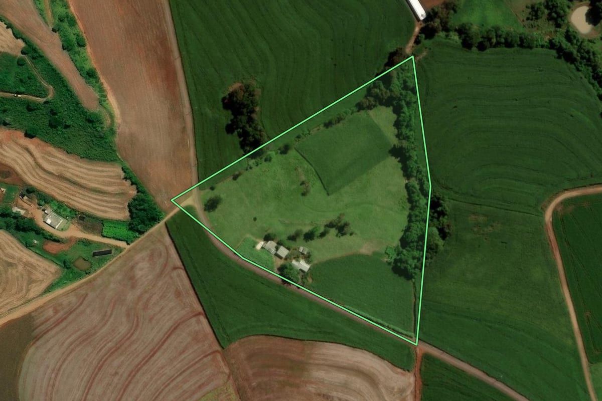 Imagem de satélite do imóvel rural em Nova Prata do Iguaçu (PR), com o contorno declarado no CAR desenhado por cima.