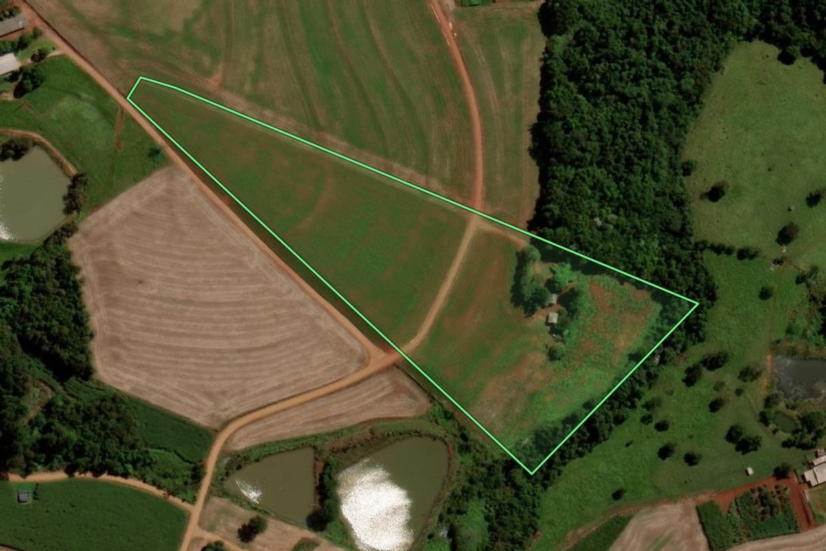Imagem de satélite do imóvel rural em Nova Prata do Iguaçu (PR), com o contorno declarado no CAR desenhado por cima.