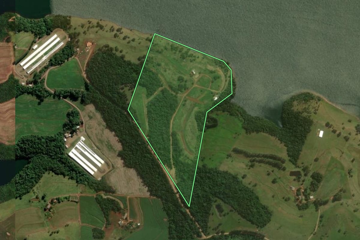 Imagem de satélite do imóvel rural em Nova Prata do Iguaçu (PR), com o contorno declarado no CAR desenhado por cima.