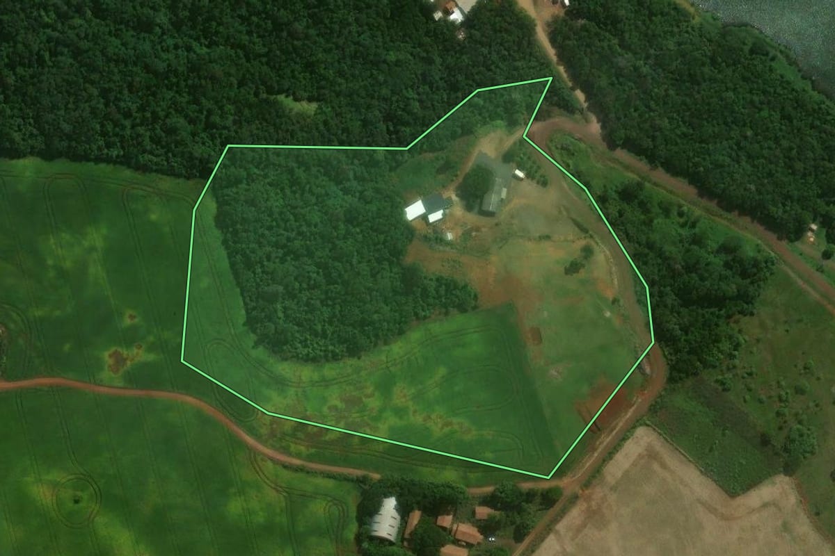 Imagem de satélite do imóvel rural em Nova Prata do Iguaçu (PR), com o contorno declarado no CAR desenhado por cima.