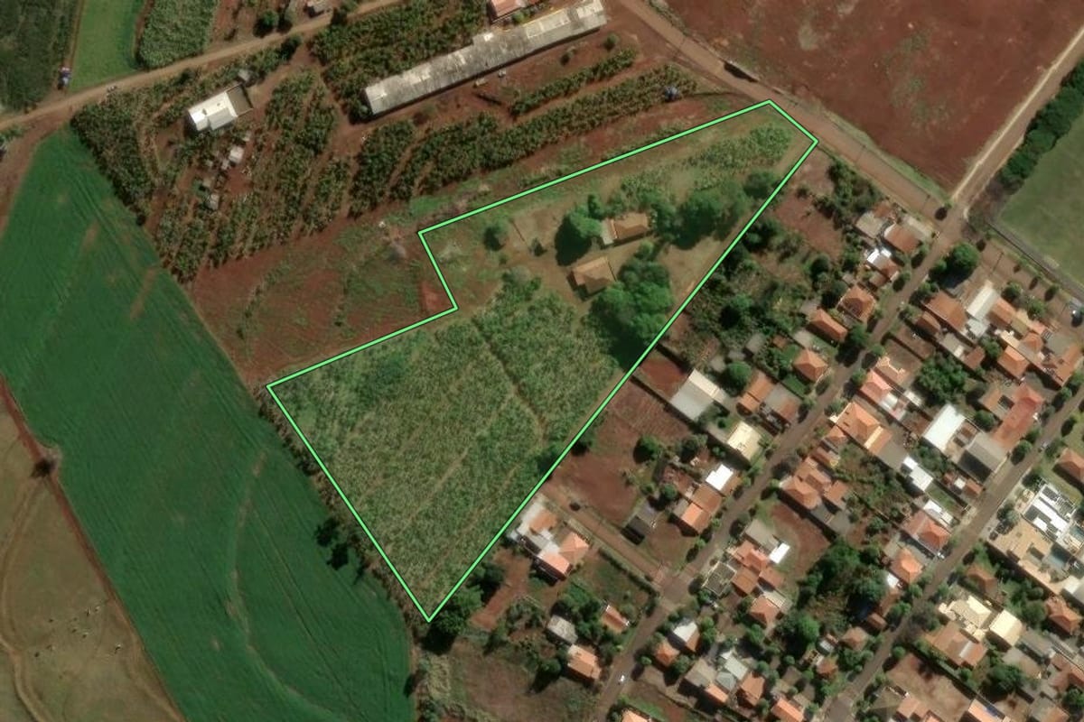 Imagem de satélite do imóvel rural em Novo Itacolomi (PR), com o contorno declarado no CAR desenhado por cima.